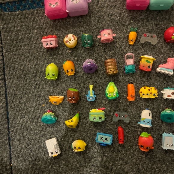 Shopkins bundle - Picture 2 of 3